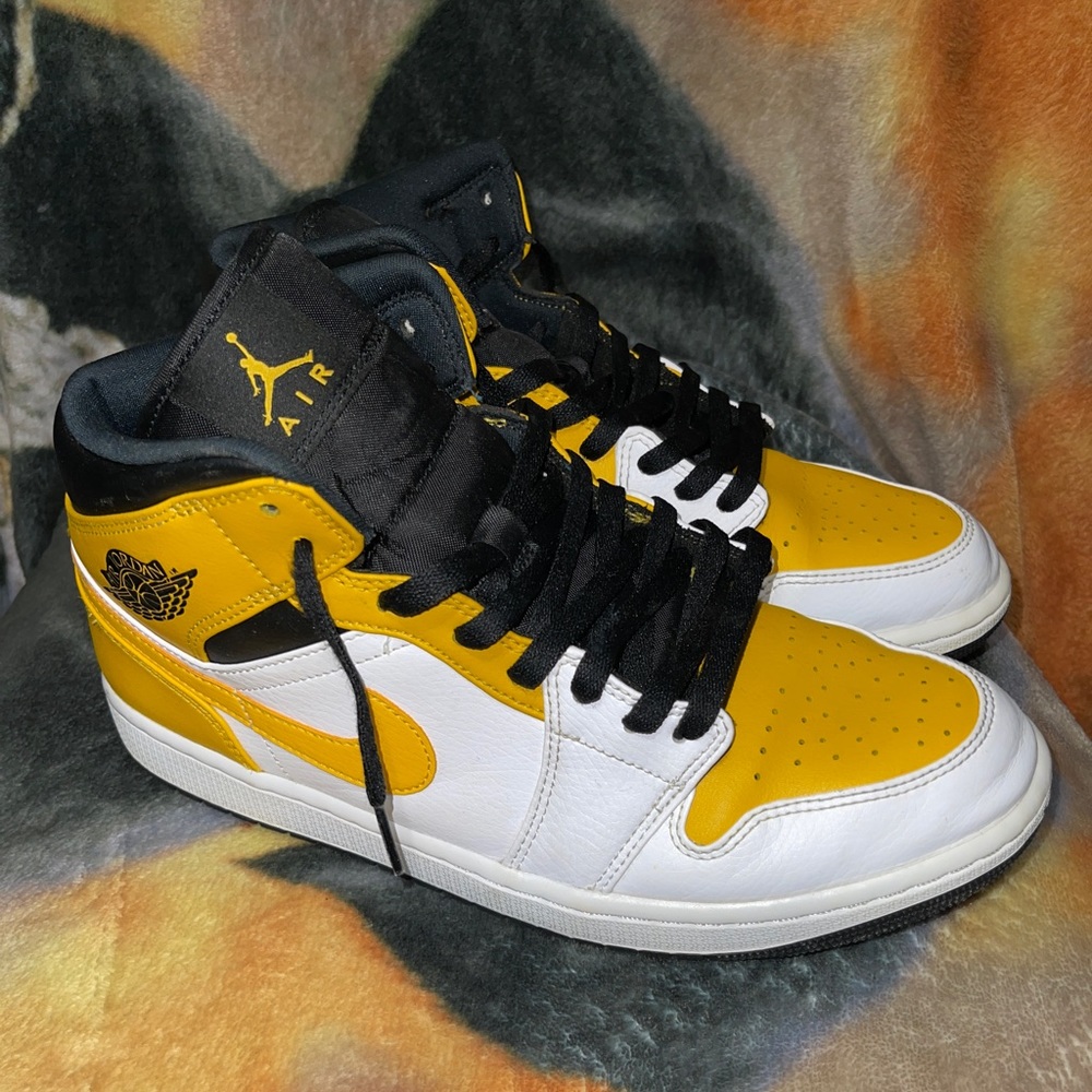 Jordan 1 mid